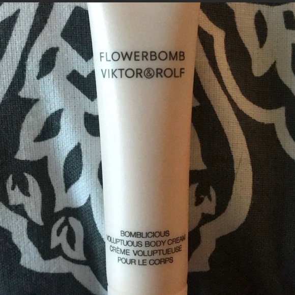 Viktor & Rolf flower bomb NIB - Picture 7 of 9